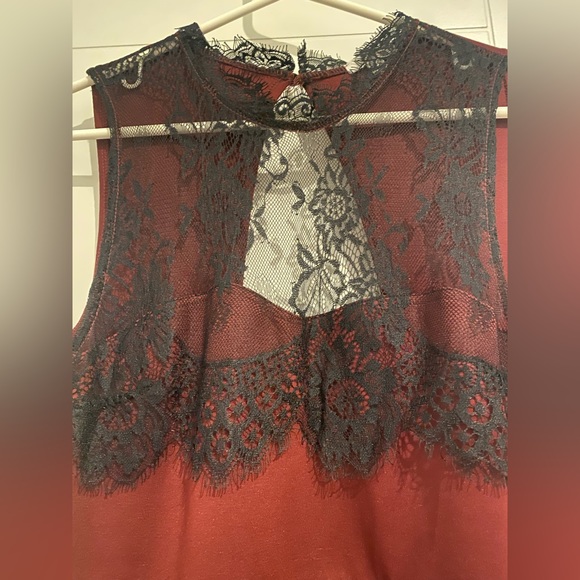 Maroon Dress w. Black Lace Neckline - Picture 3 of 9